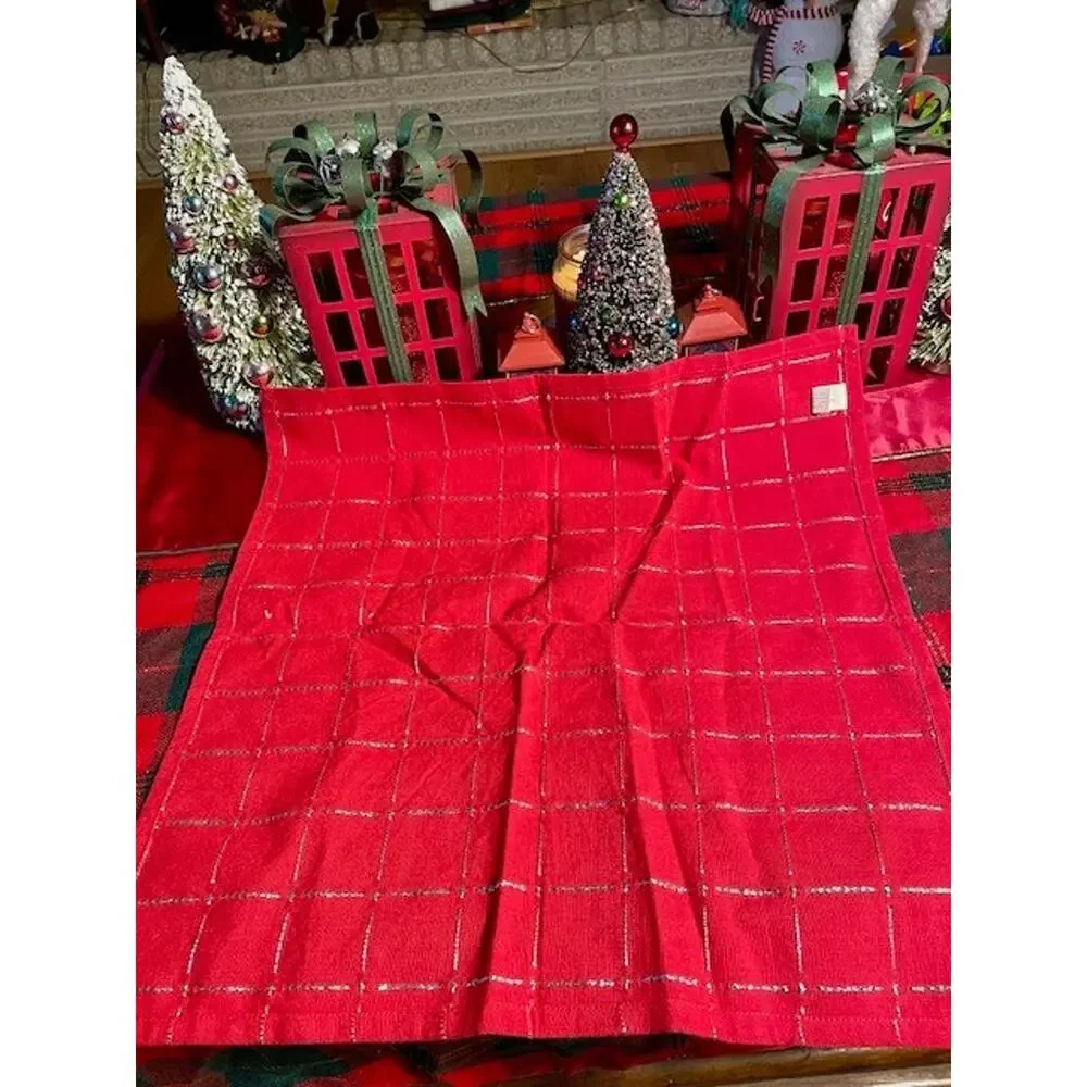 Napkin Set of 4 Cynthia Rowley Red with Silver Cloth Holiday 19